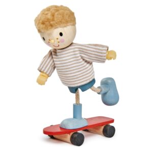 Figurine din lemn - Edward si skateboard-ul